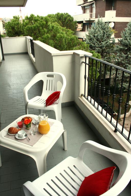 Residence Villa Dei Pini Rimini Zimmer foto